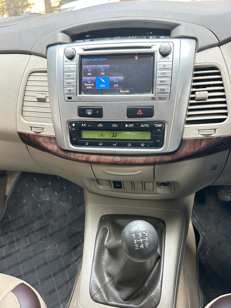 Innova 2.5 V